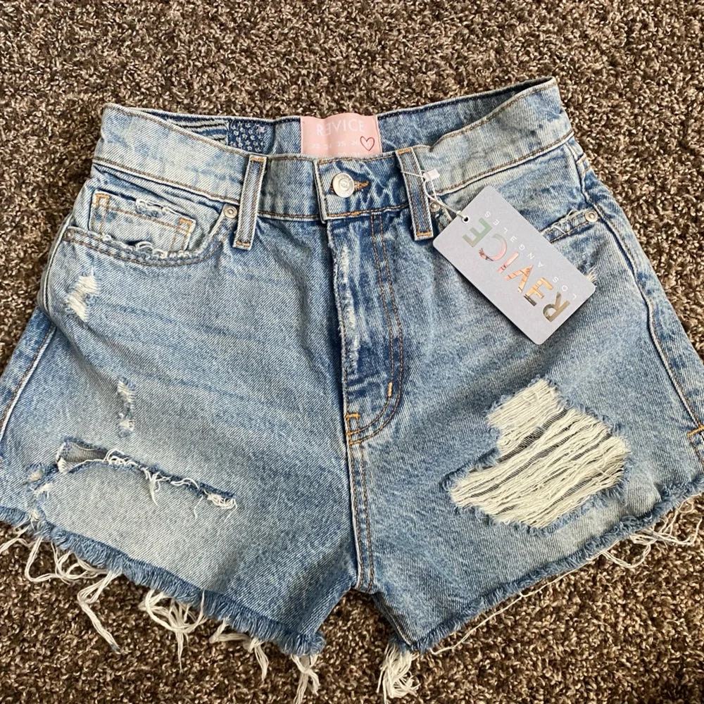 NWT Revice shorts with cut out. Run small so I would say fit more like a 25-26 - Picture 2 of 4